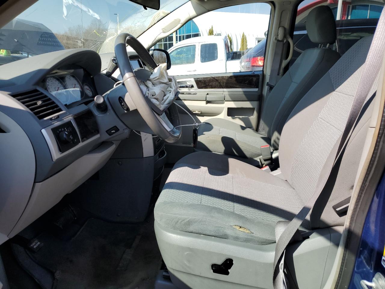 2010 Dodge Caravan - Image 7