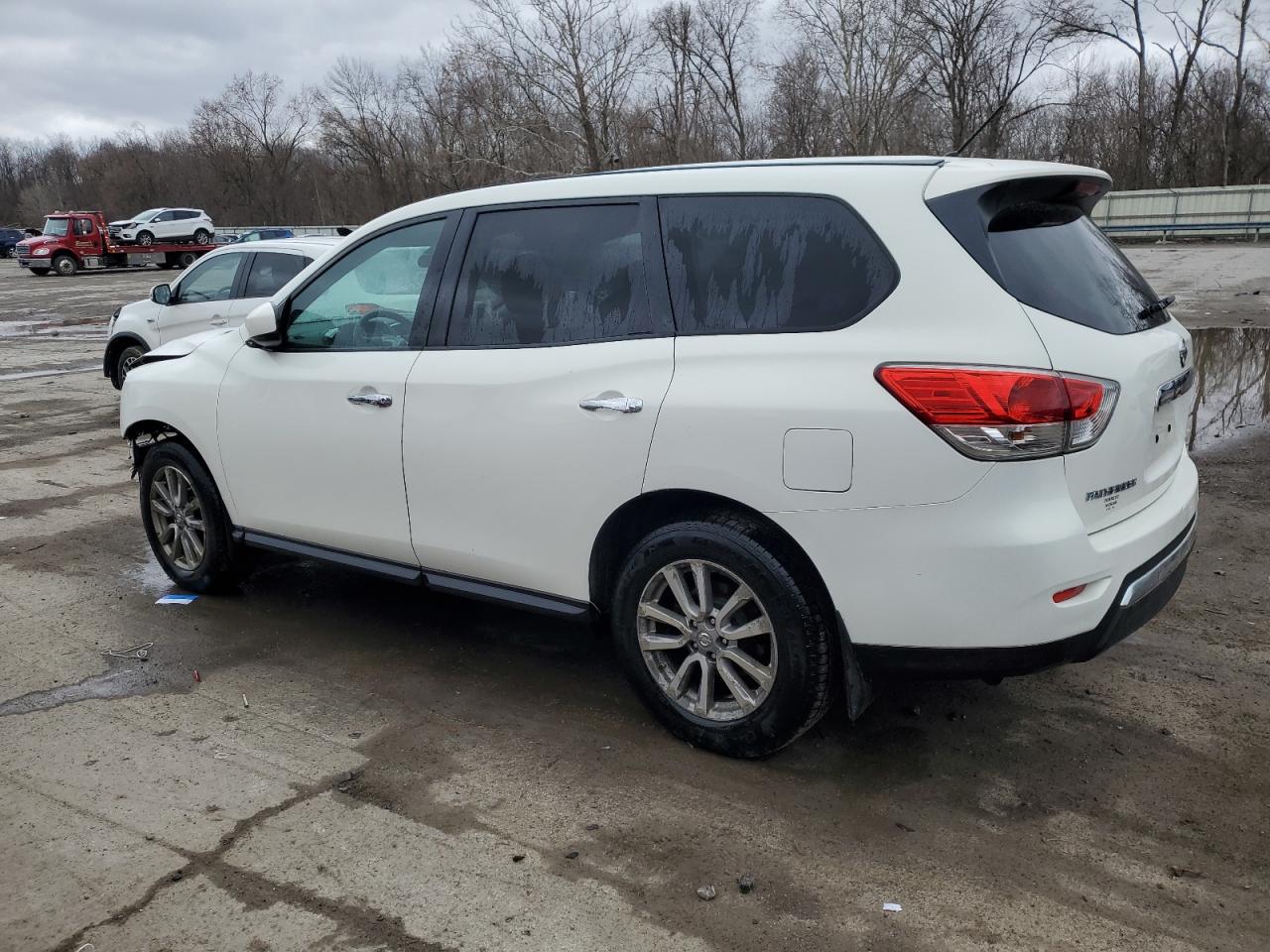 2014 Nissan Pathfinder - Image 2