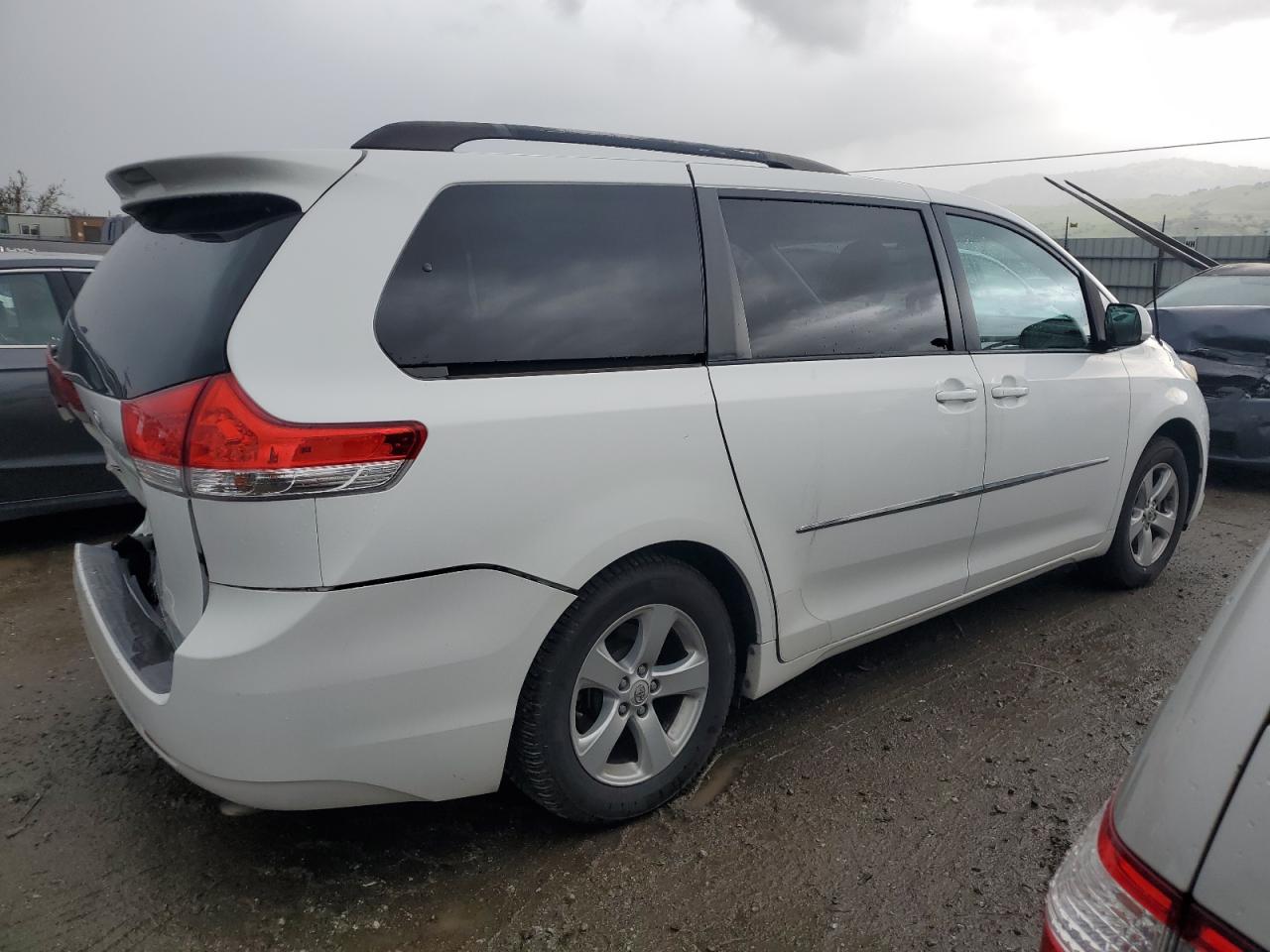 2011 Toyota Sienna - Image 3