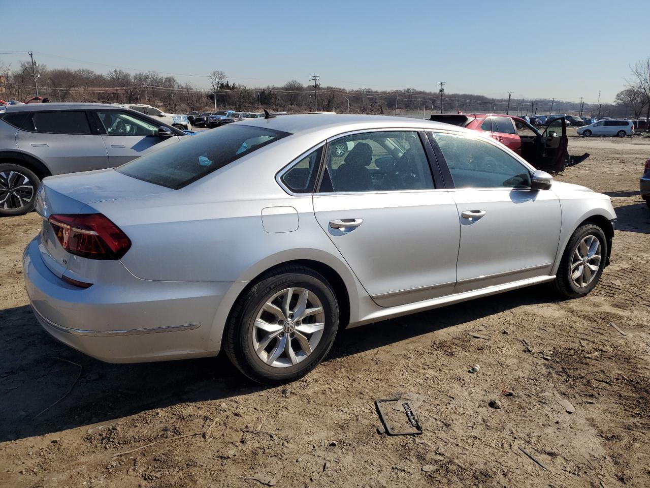 2017 Volkswagen Passat - Image 3