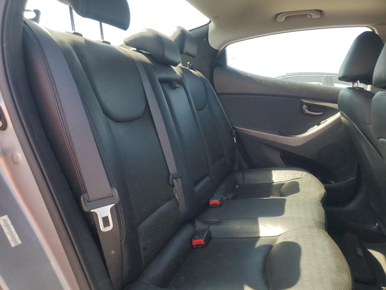 2011 Hyundai Elantra - Image 10