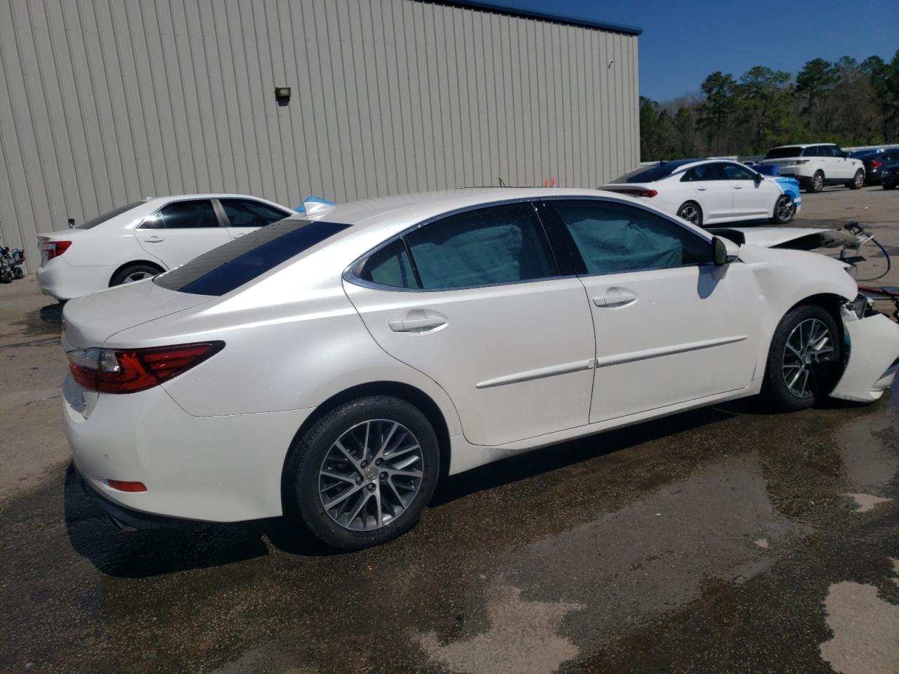 2018 Lexus ES - Image 3