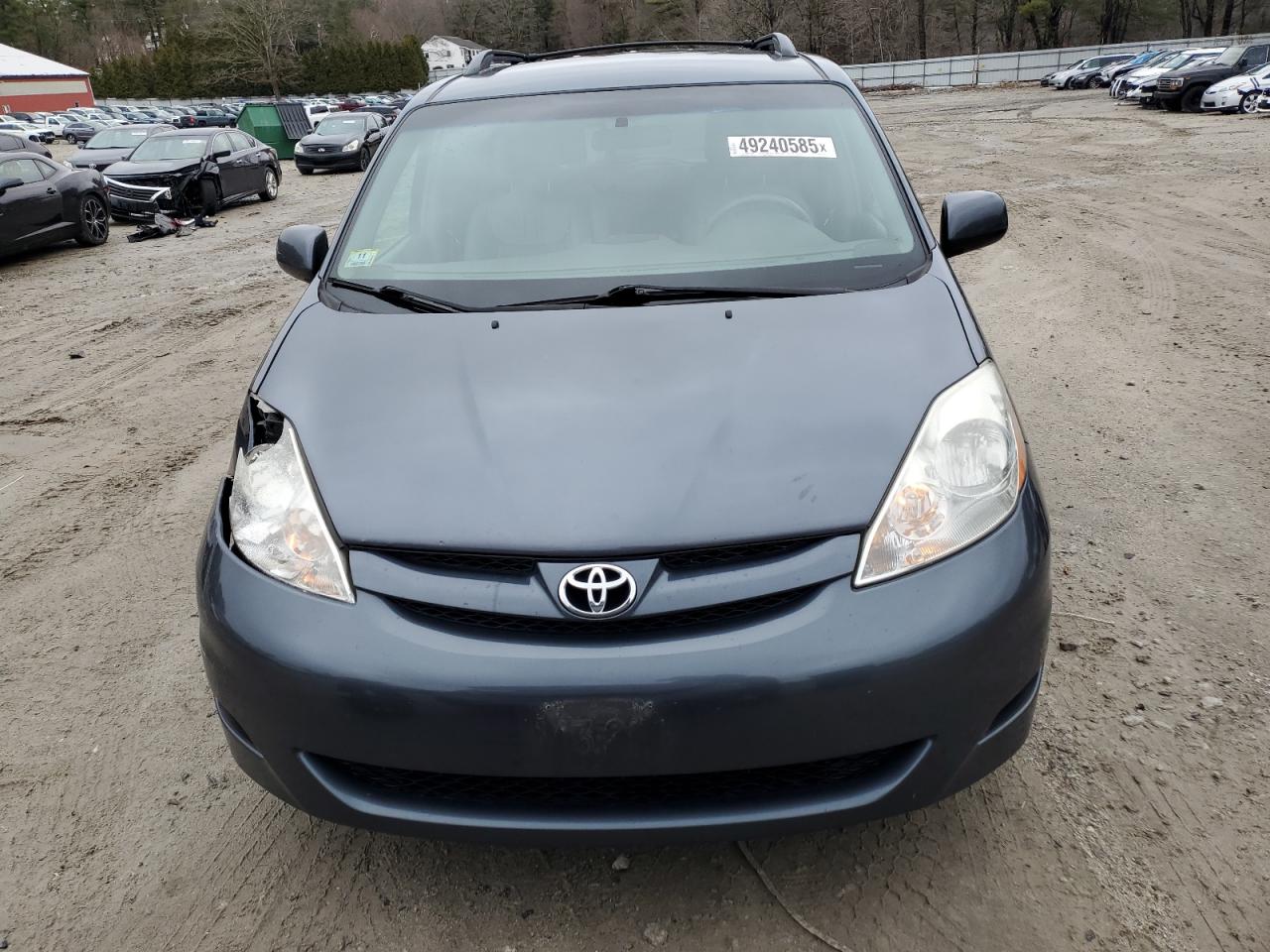 2010 Toyota Sienna - Image 5