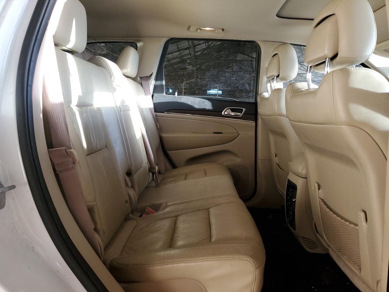 2015 Jeep Grand Cherokee - Image 11