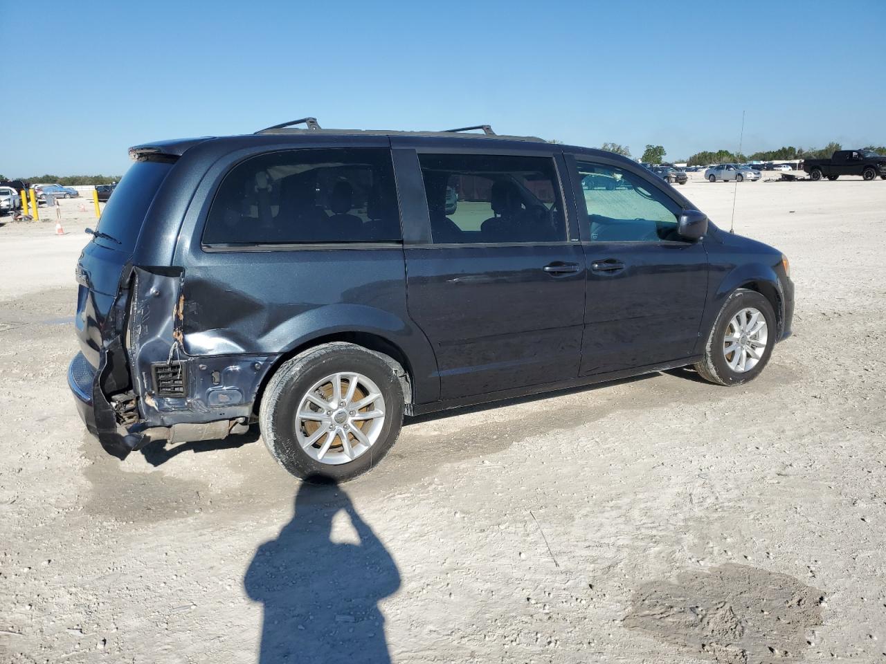 2014 Dodge Caravan - Image 3