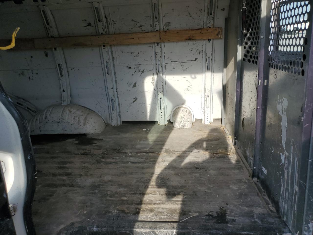 2009 Chevrolet Express - Image 11