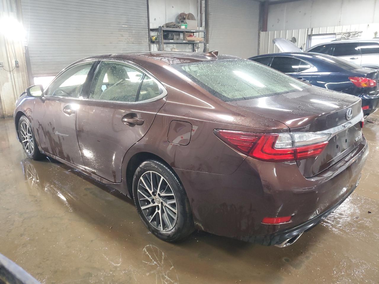2017 Lexus ES - Image 2