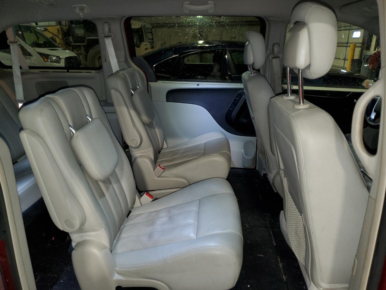 2015 Chrysler Town & Country - Image 11