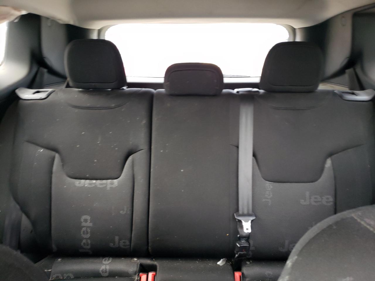 2015 Jeep Renegade - Image 10
