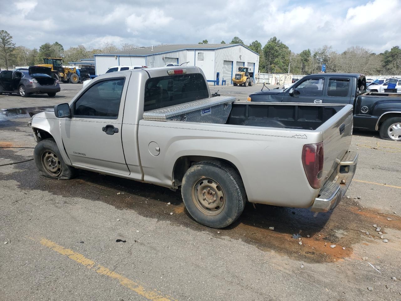 2004 Chevrolet Colorado - Image 2