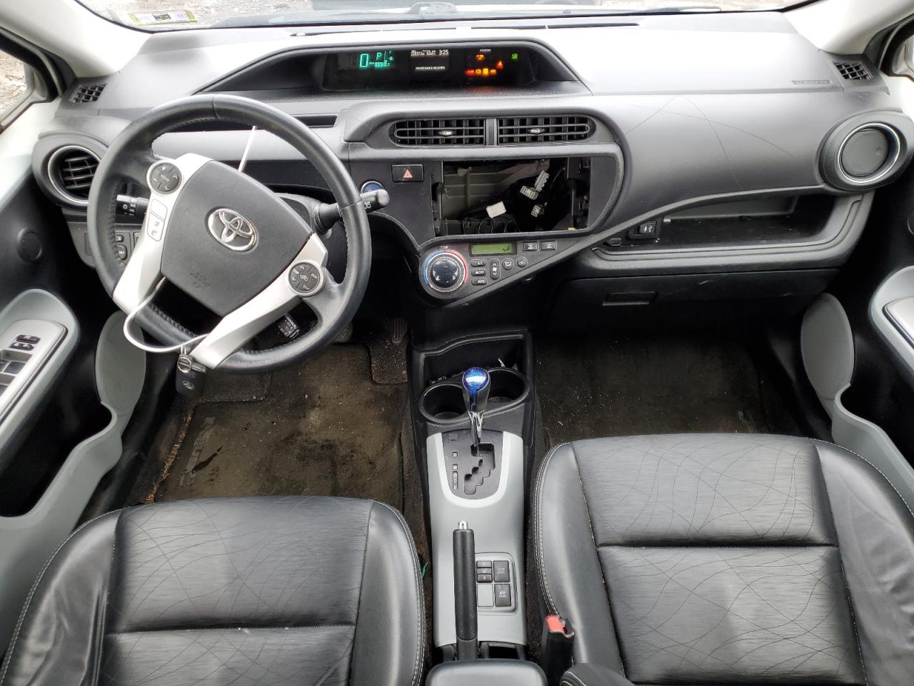 2013 Toyota Prius - Image 8