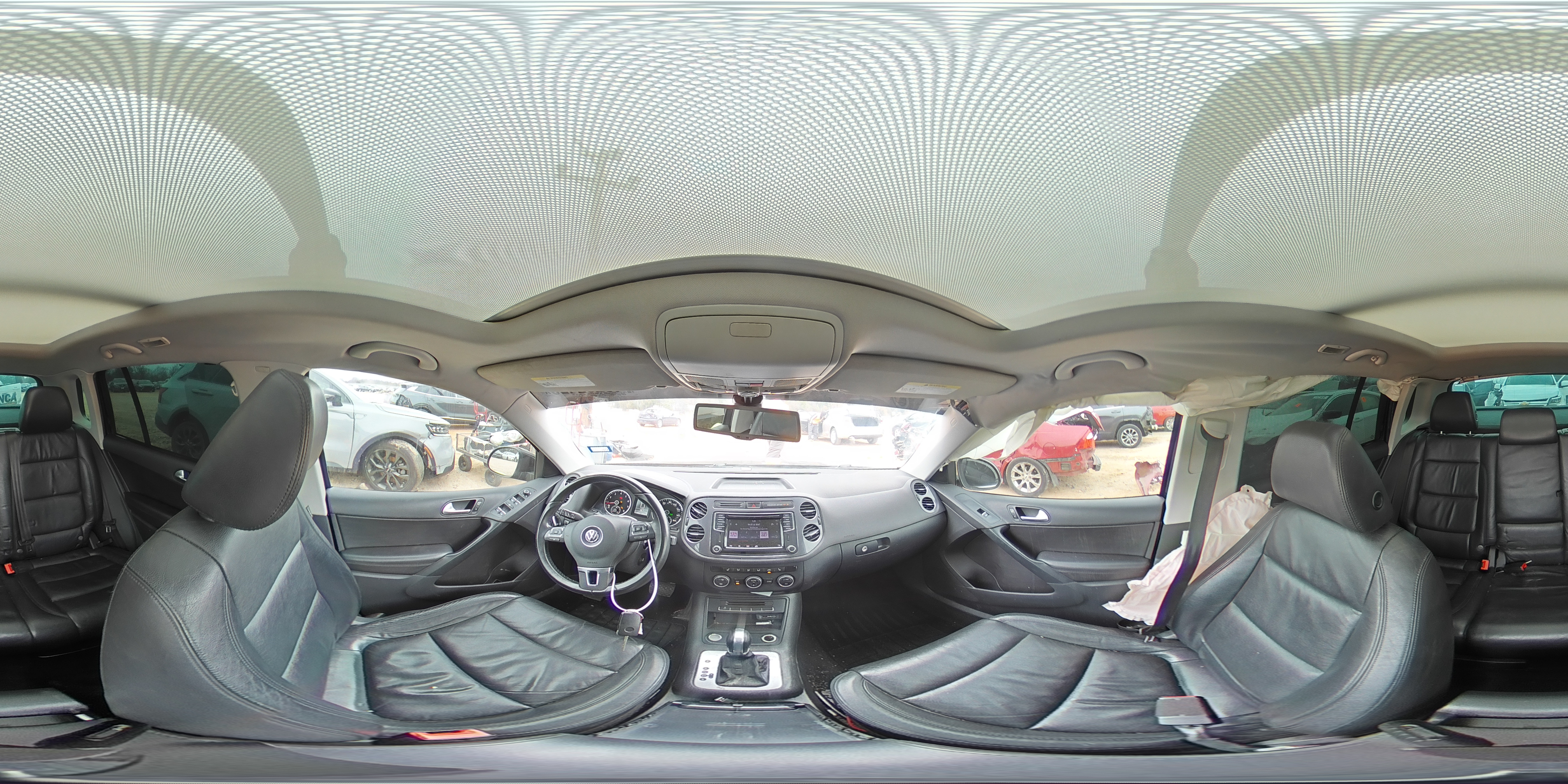 2017 Volkswagen Tiguan - Image 14