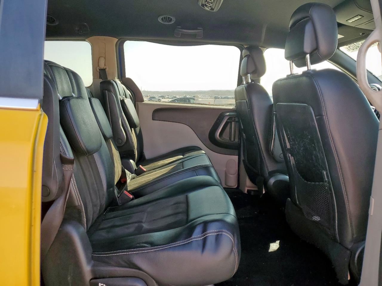 2020 Dodge Caravan - Image 11