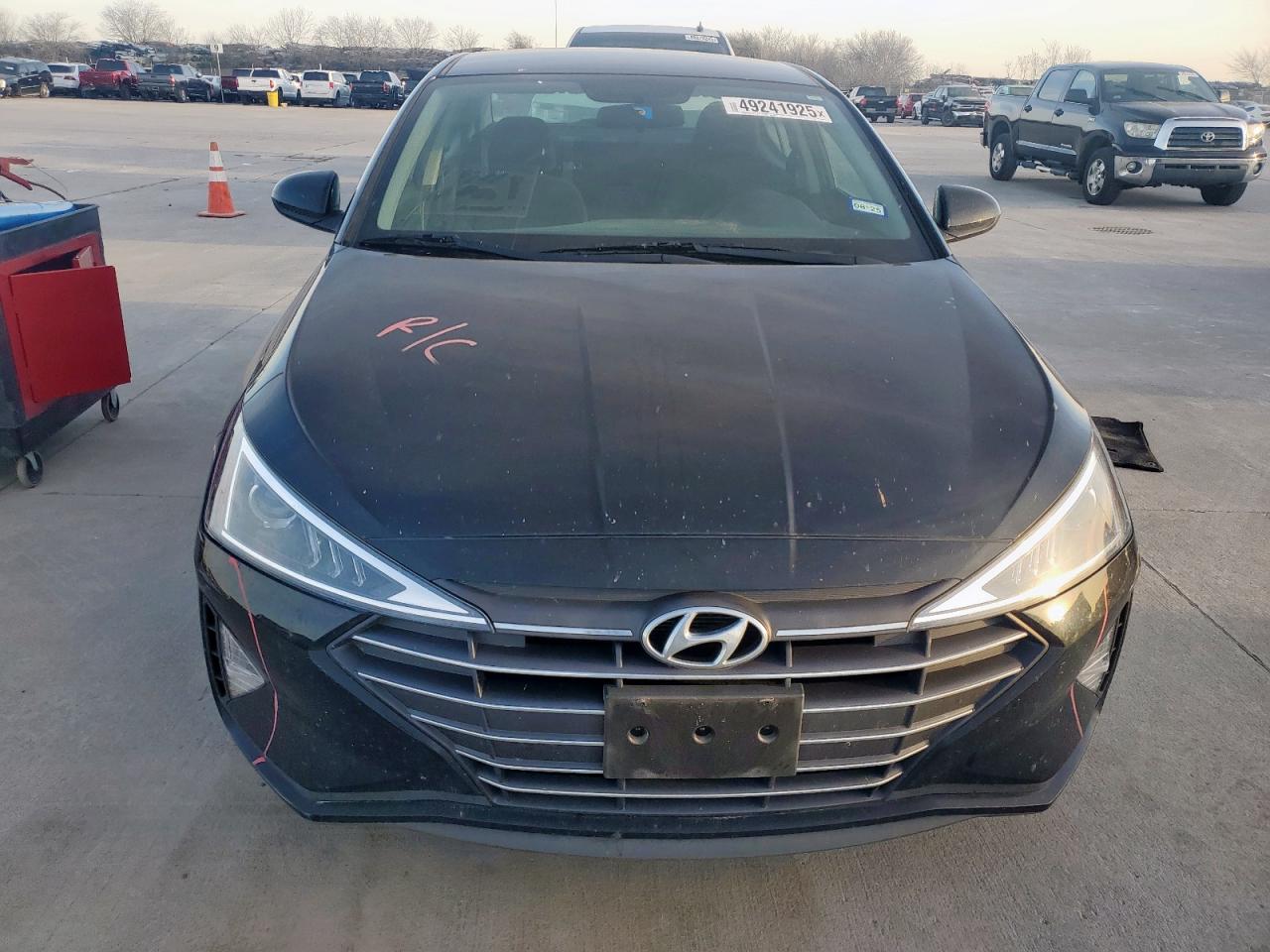 2019 Hyundai Elantra - Image 5