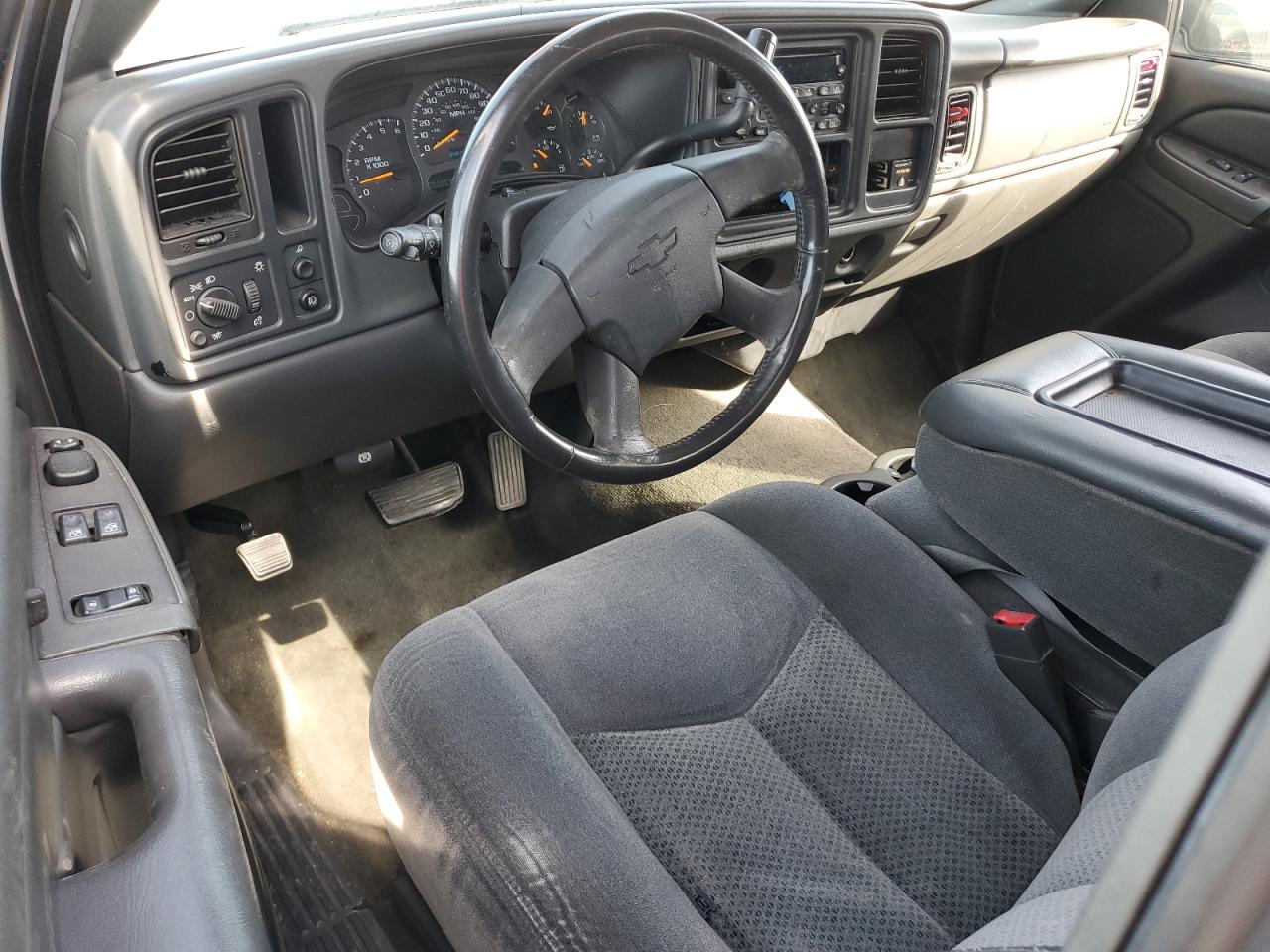 2004 Chevrolet Silverado - Image 8