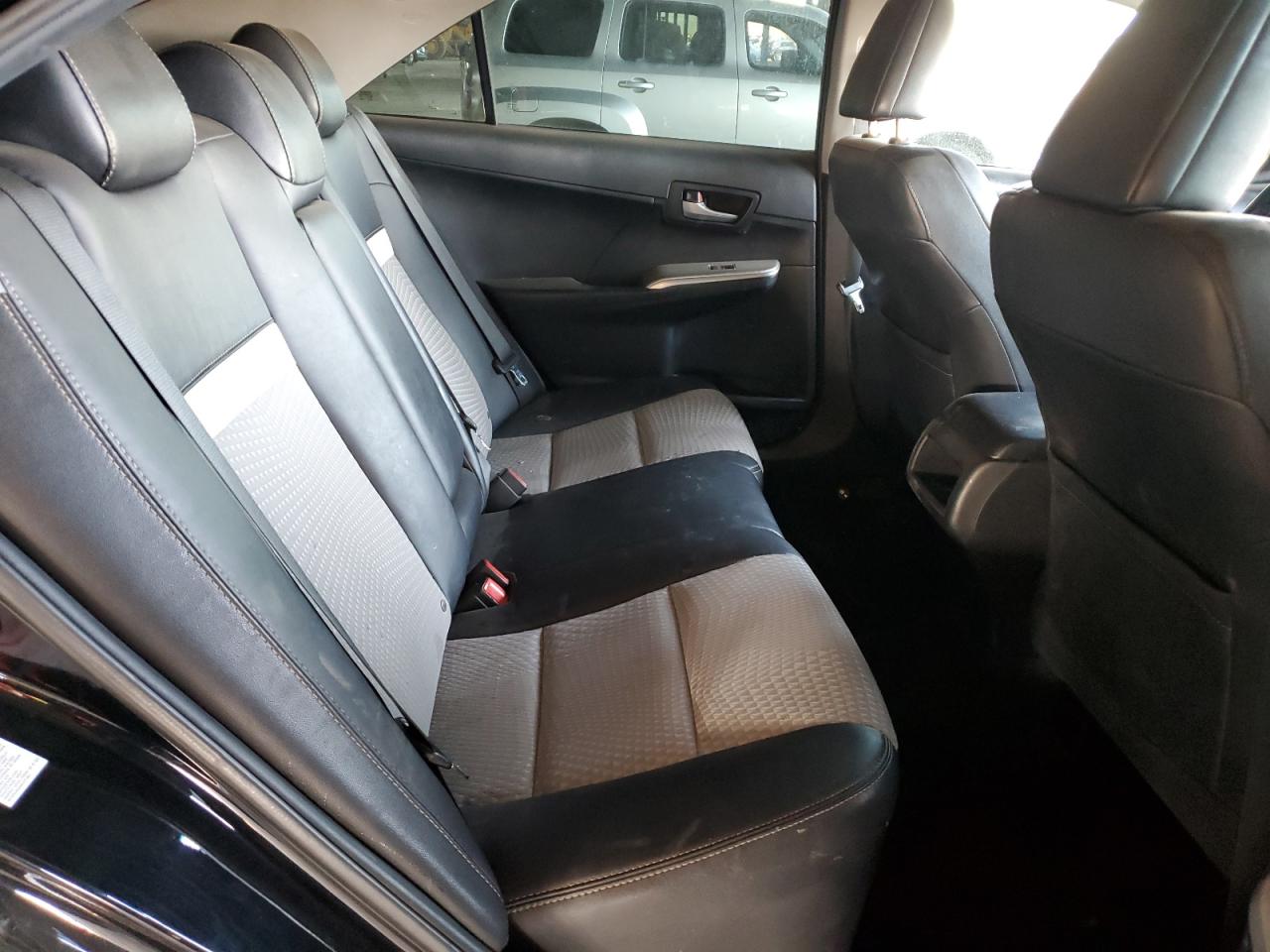 2013 Toyota Camry - Image 10