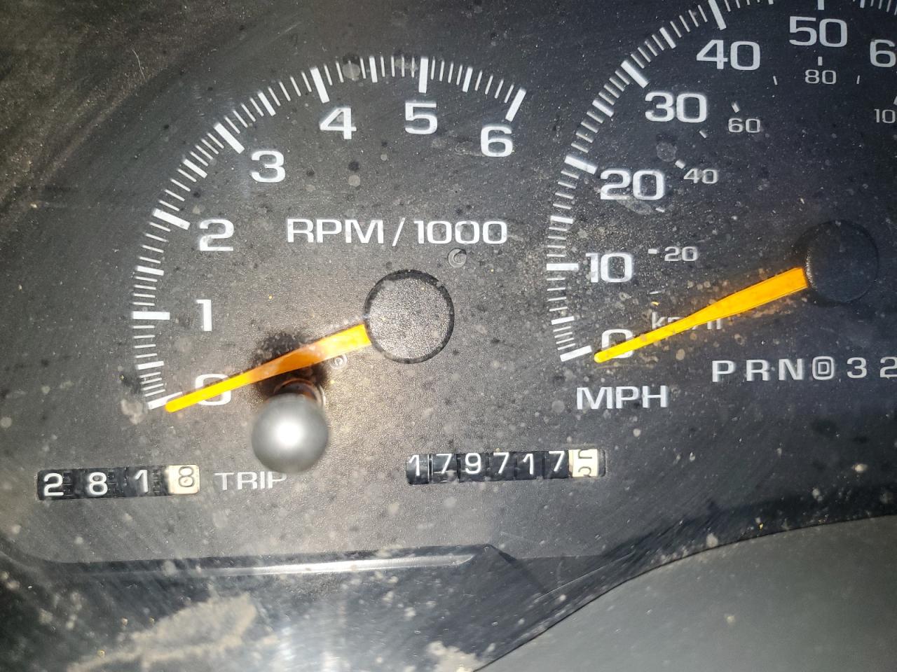 1997 Chevrolet Suburban - Image 9