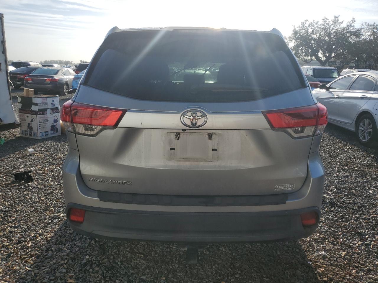 2017 Toyota Highlander - Image 6