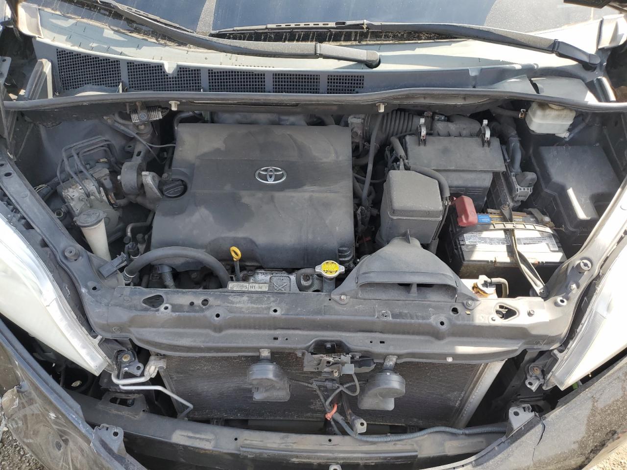 2012 Toyota Sienna - Image 12