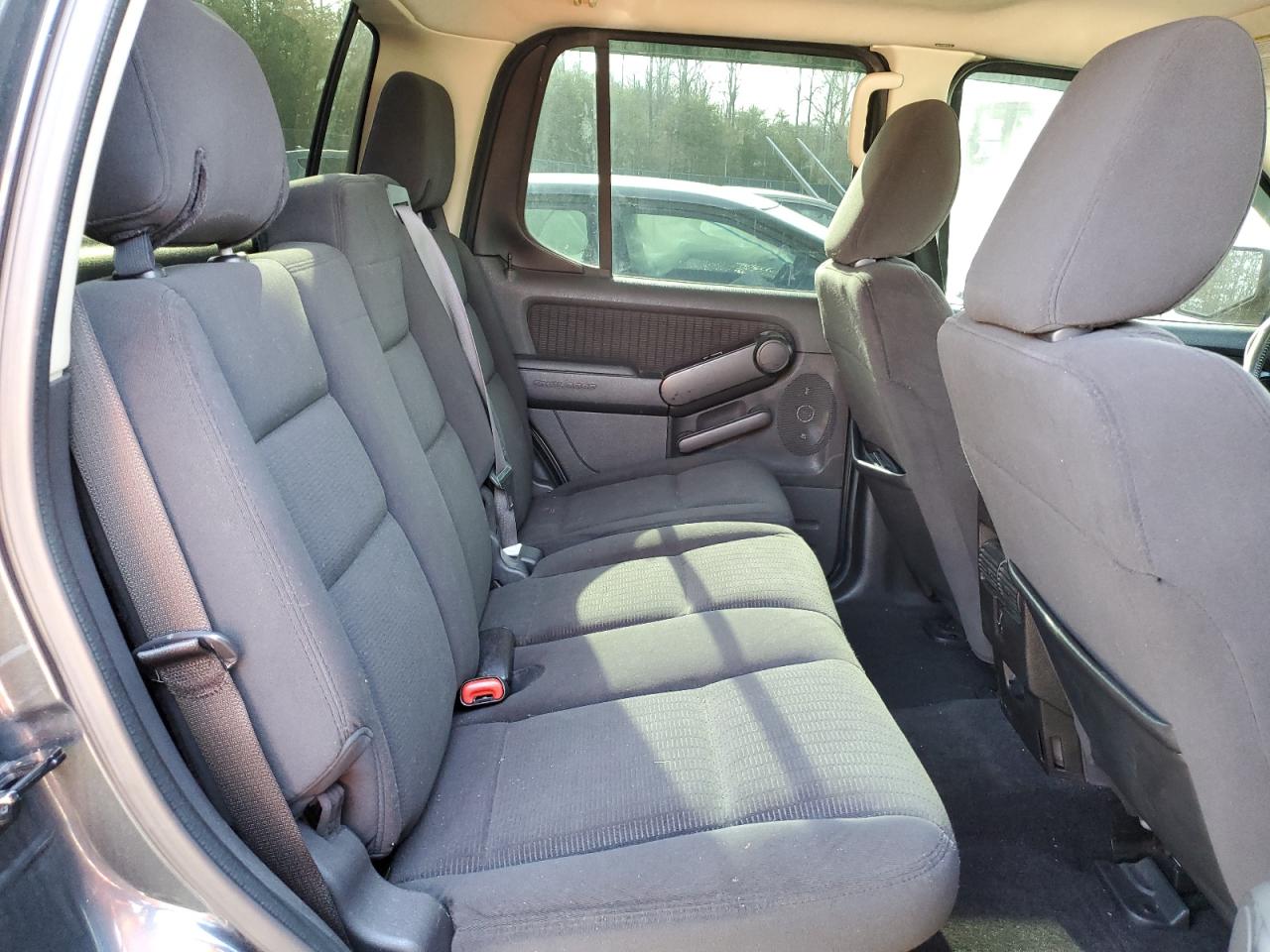 2010 Ford Explorer - Image 12