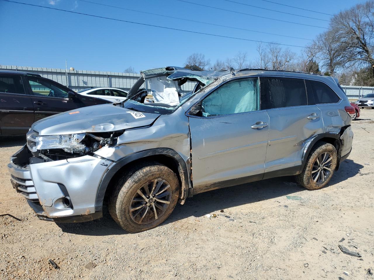 2019 Toyota Highlander - Image 1