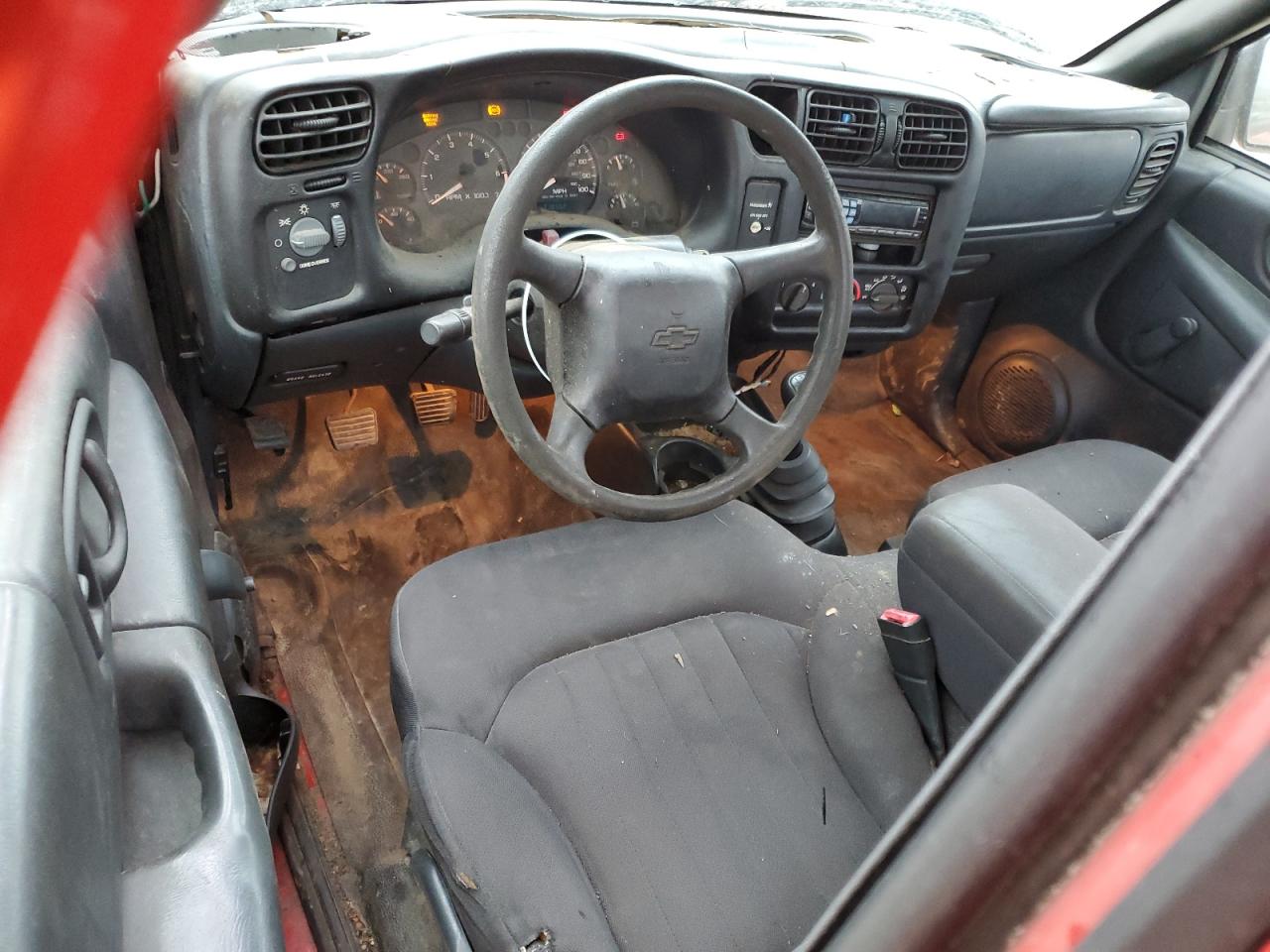 2003 Chevrolet S-10 Pickup - Image 8