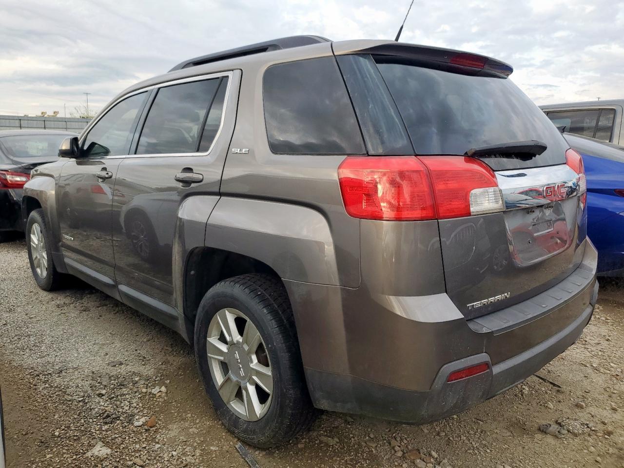 2010 GMC Terrain - Image 2