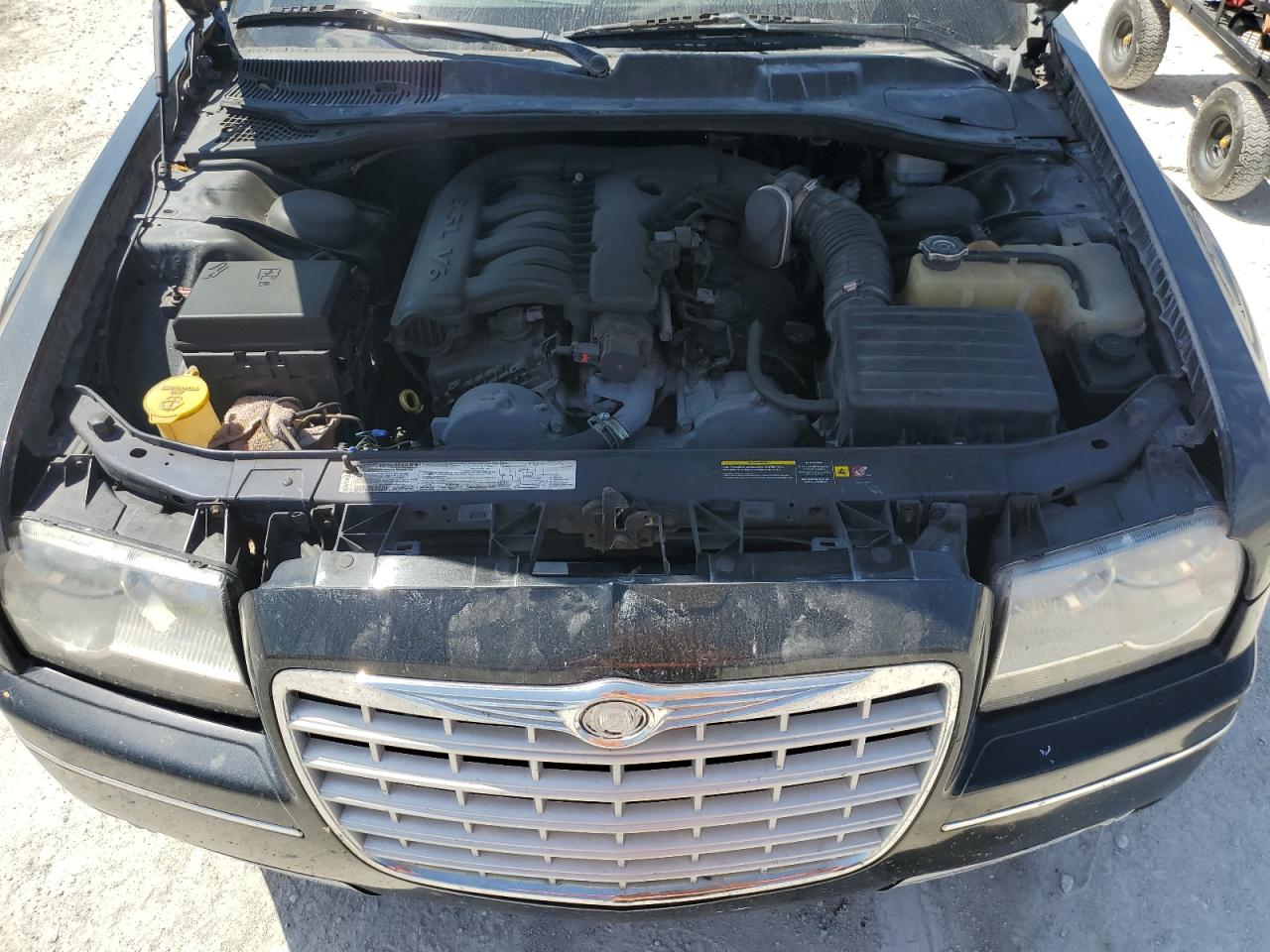 2010 Chrysler 300 - Image 12