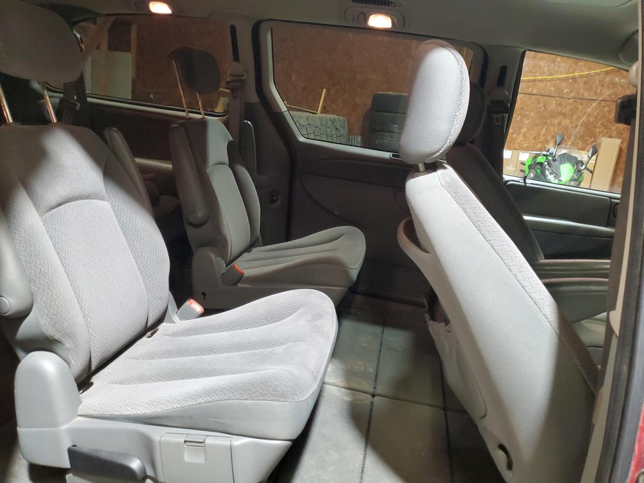 2006 Dodge Caravan - Image 11