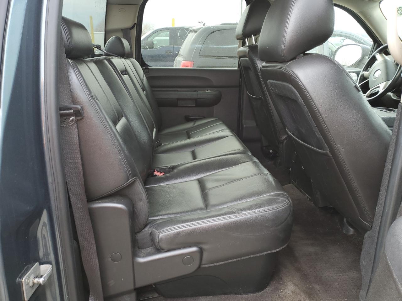 2011 Chevrolet Silverado - Image 10