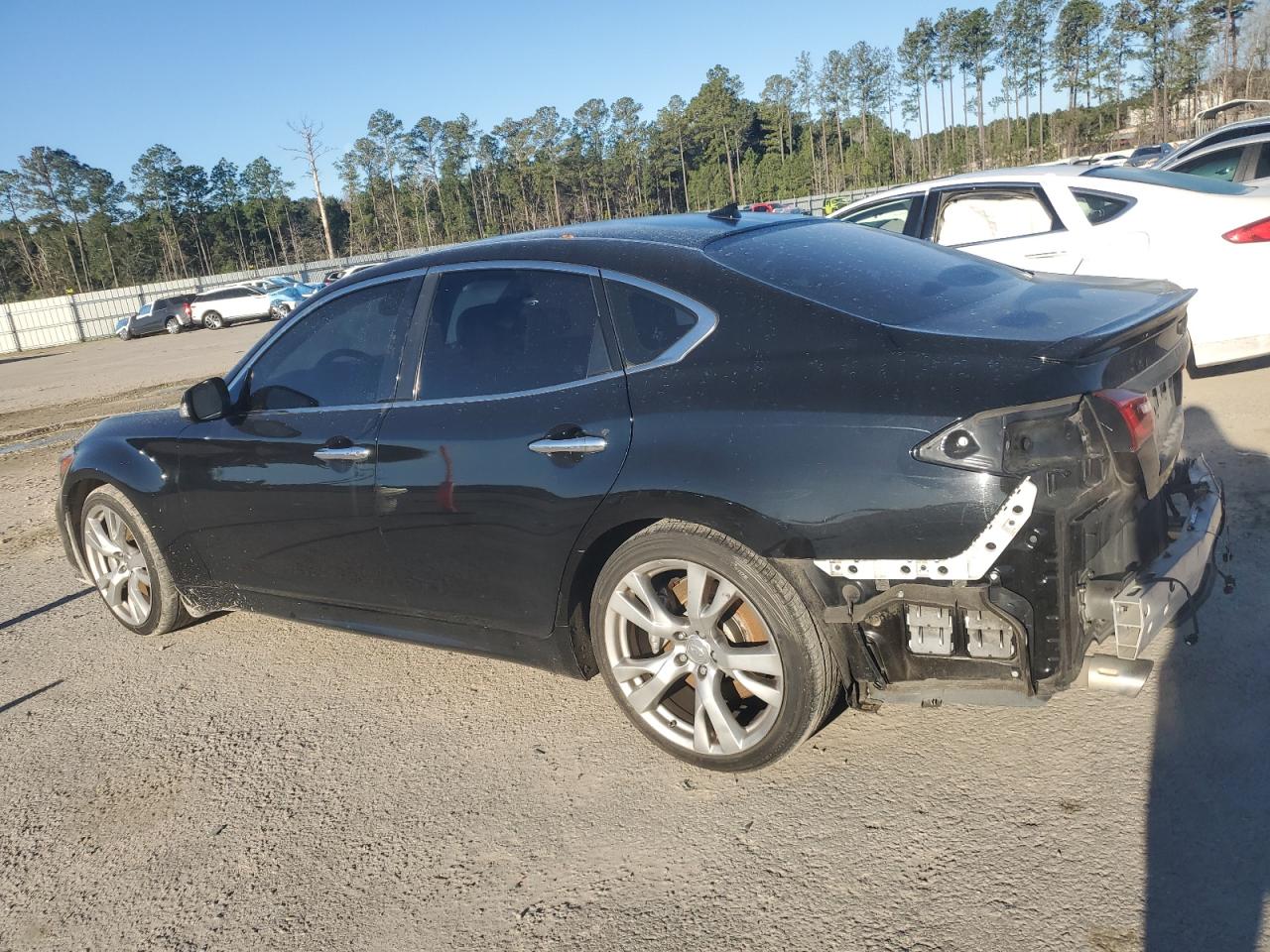 2016 Infiniti Q70 - Image 2