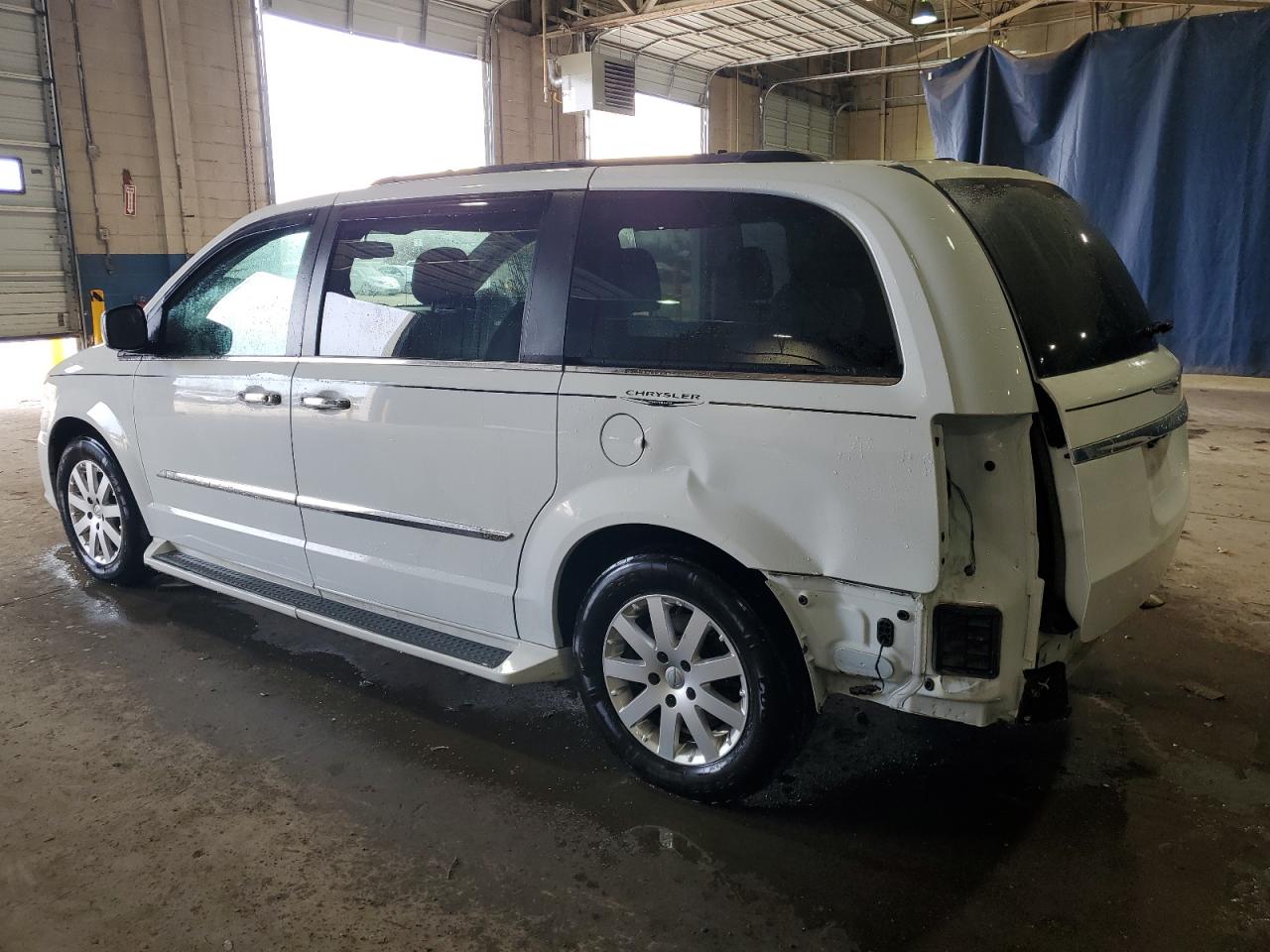 2016 Chrysler Town & Country - Image 2