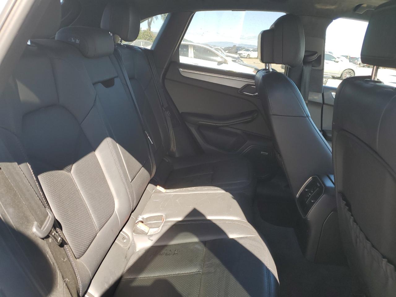 2016 Porsche Macan - Image 11