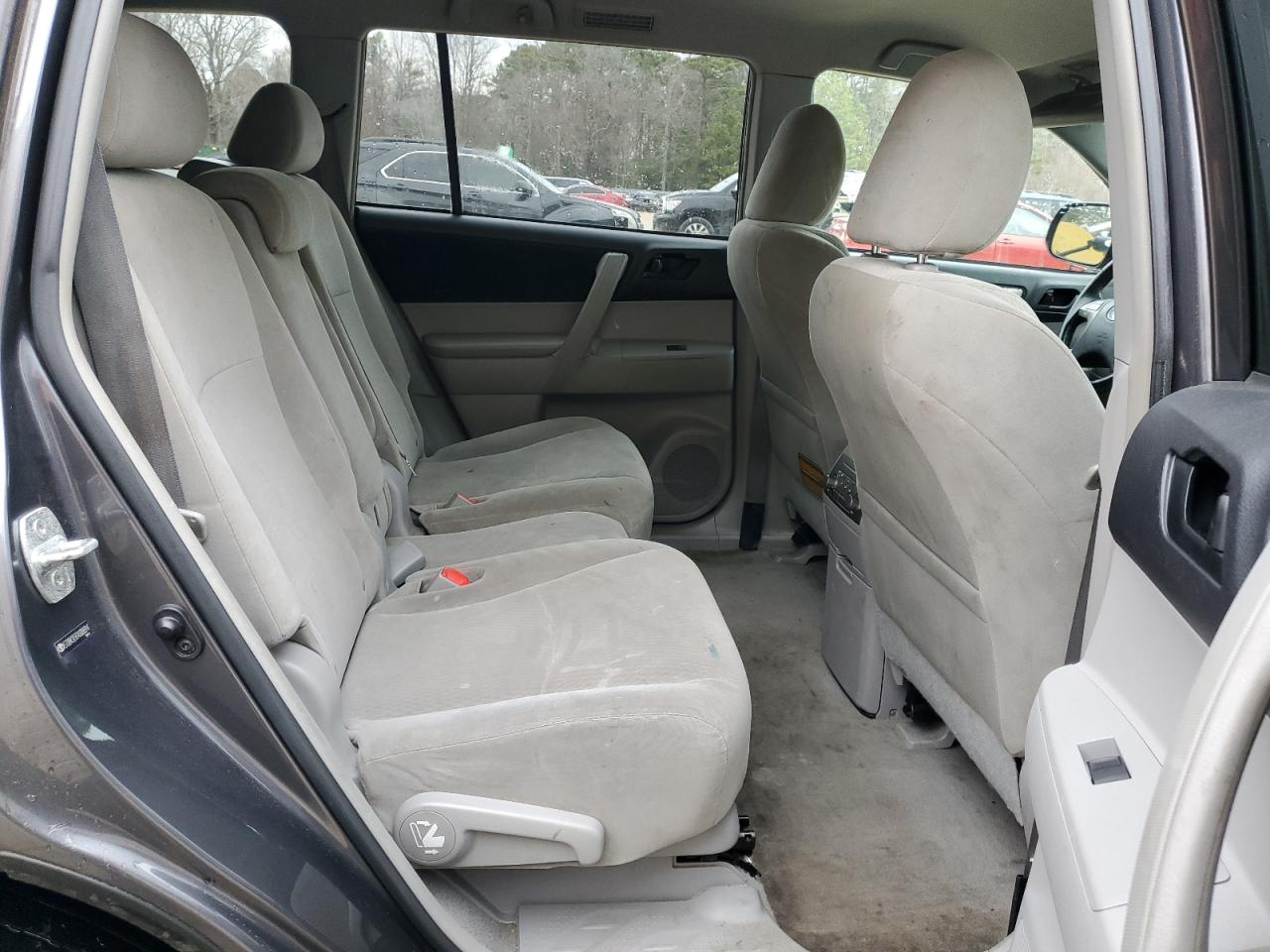 2010 Toyota Highlander - Image 11