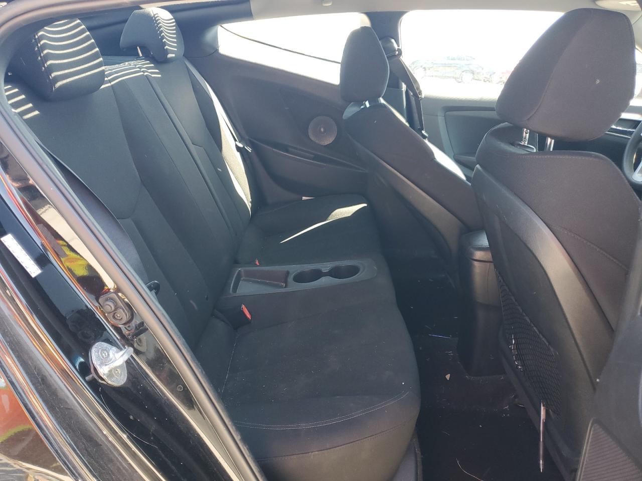 2016 Hyundai Veloster - Image 10