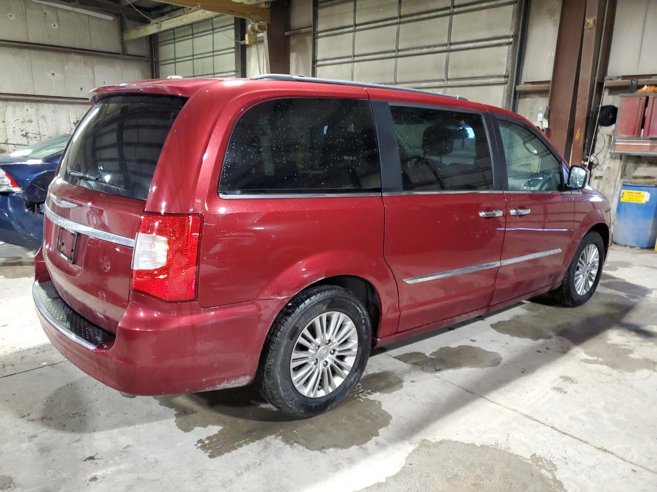 2015 Chrysler Town & Country - Image 3