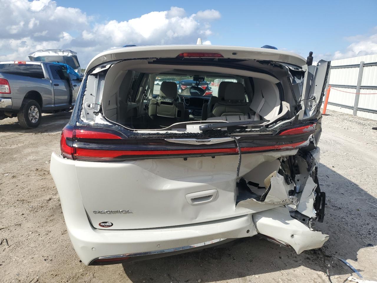 2021 Chrysler Pacifica - Image 6