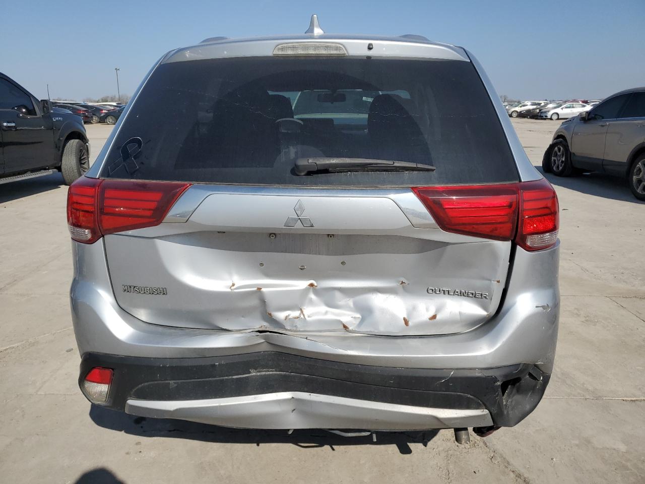 2017 Mitsubishi Outlander - Image 6