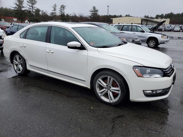 Sedans VOLKSWAGEN PASSAT 2015 Biały