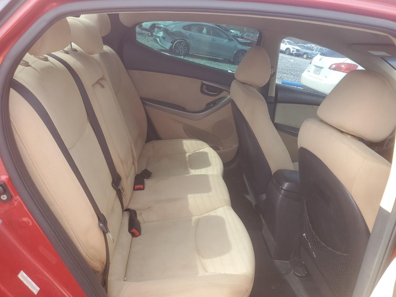 2013 Hyundai Elantra - Image 10