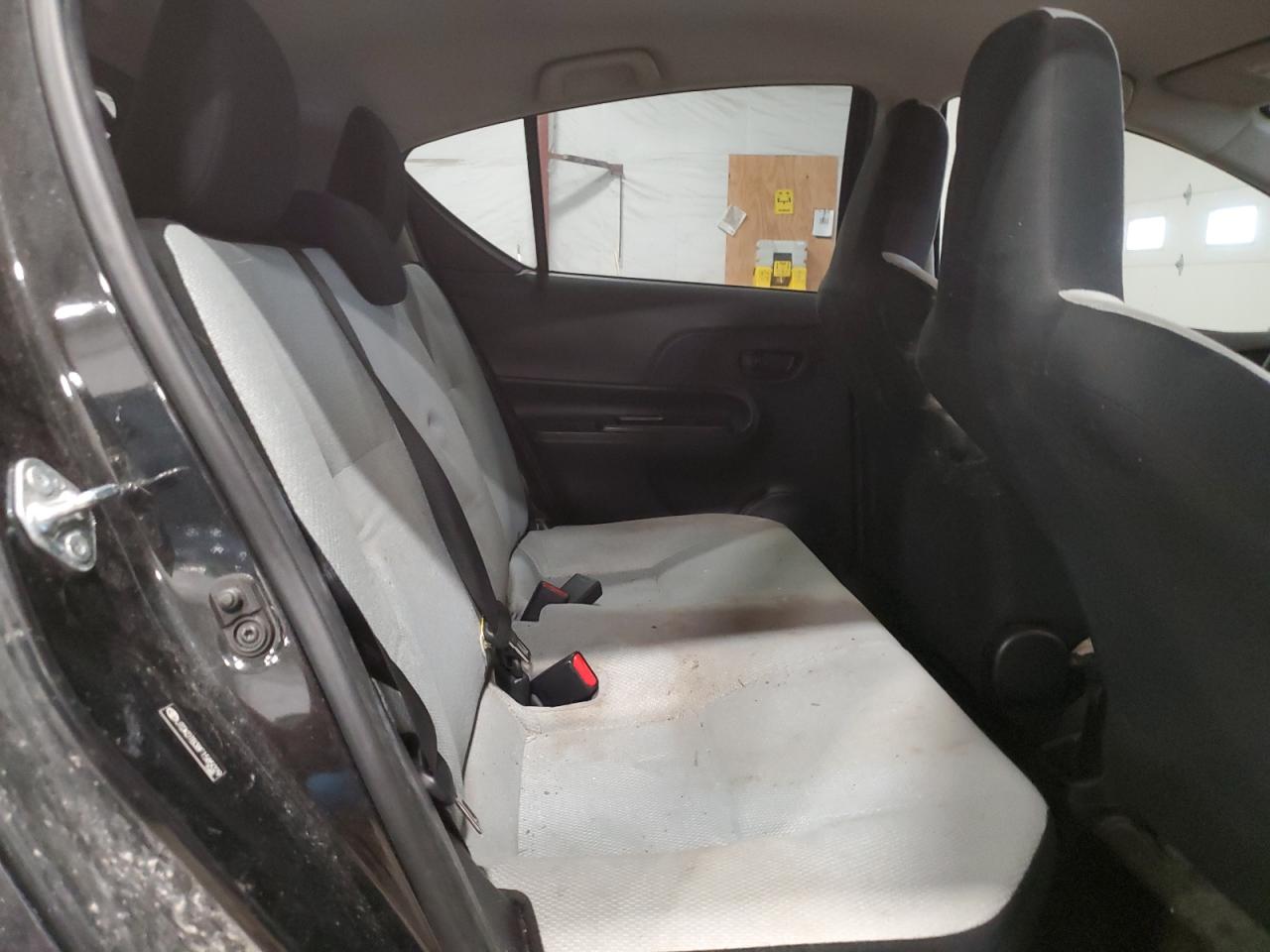 2015 Toyota Prius - Image 10