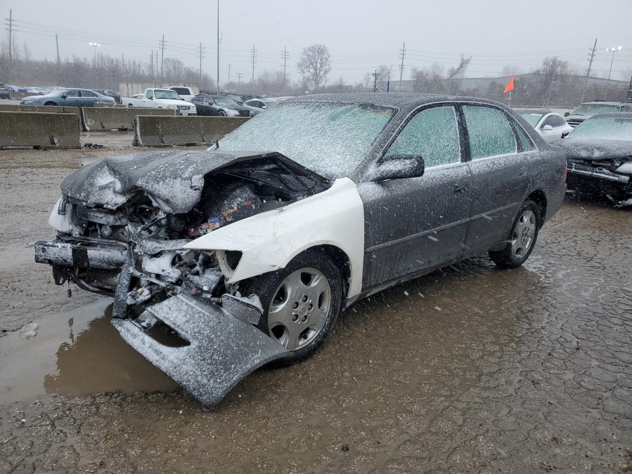 2004 Toyota Avalon - Image 1