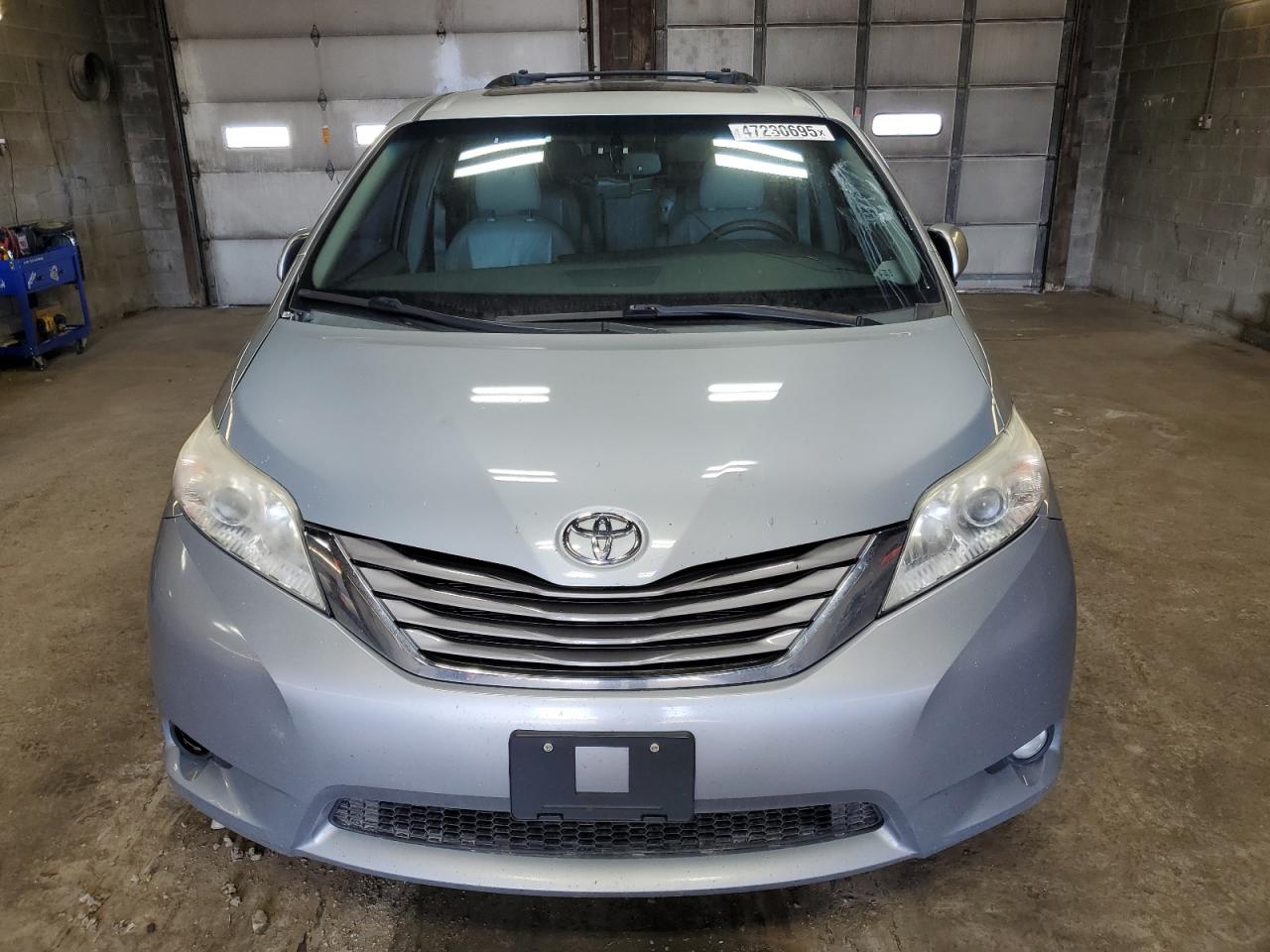 2015 Toyota Sienna - Image 5
