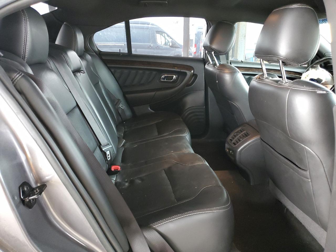 2013 Ford Taurus - Image 10
