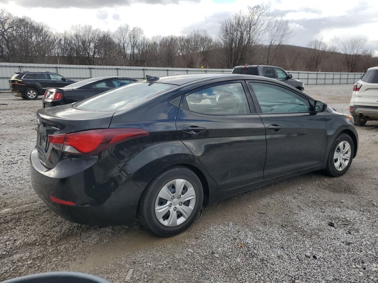 2016 Hyundai Elantra - Image 3
