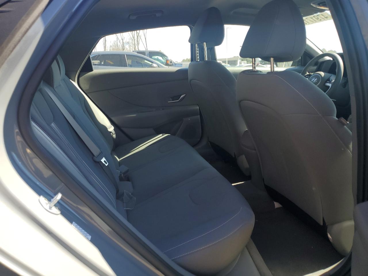 2022 Hyundai Elantra - Image 10