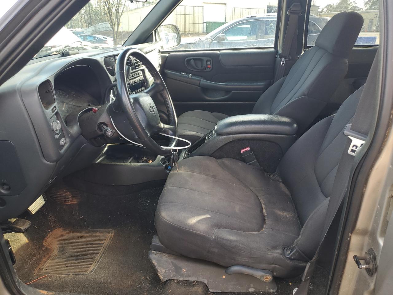 2003 Chevrolet S-10 Pickup - Image 7