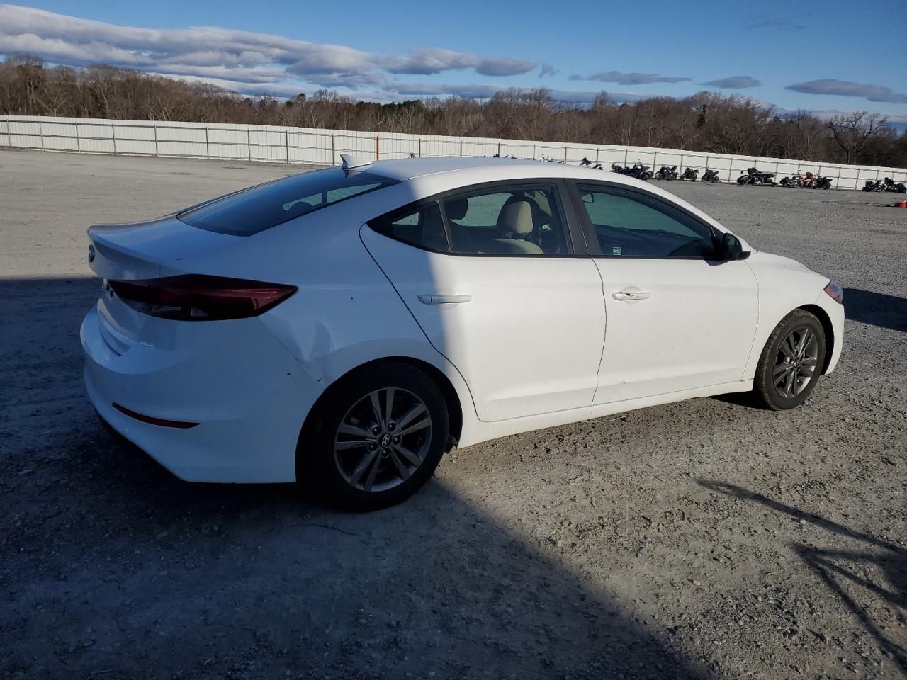 2018 Hyundai Elantra - Image 3