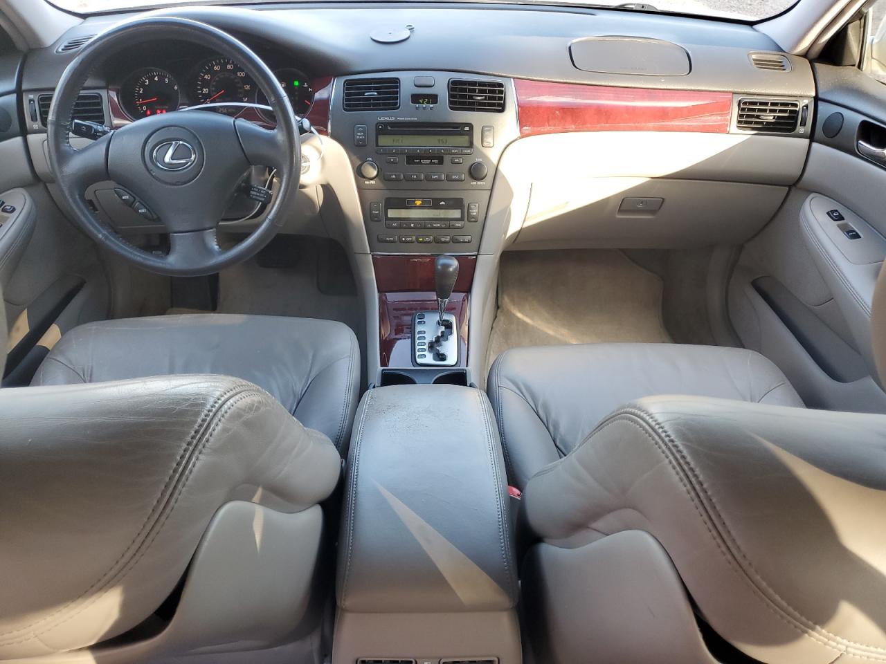 2004 Lexus ES - Image 8