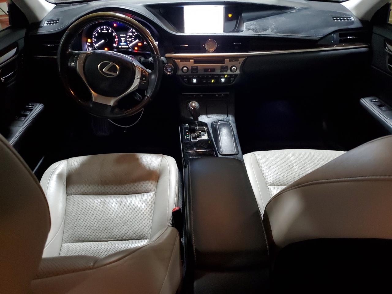 2013 Lexus ES - Image 8